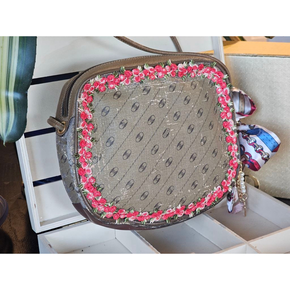 Gucci Rigate Interlocking GG Crossbody wTwilly/Patches/Charms Added Plus Dustbag - Picture 11 of 15